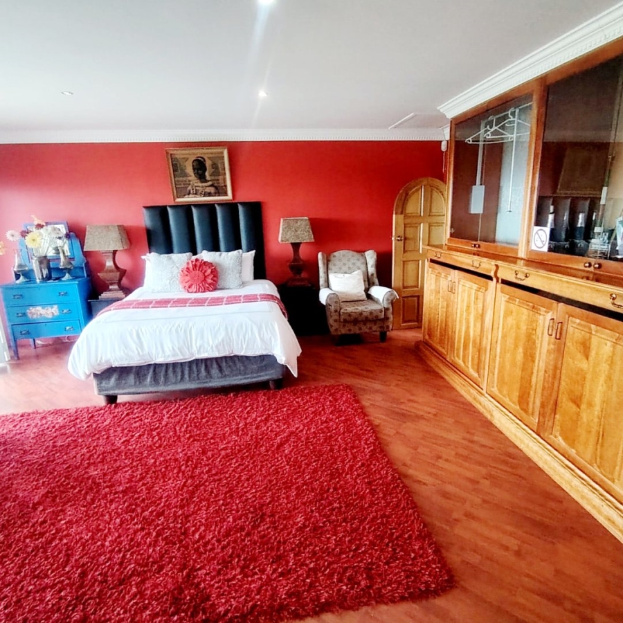 5 Bedroom Property for Sale in Beacon Bay Eastern Cape